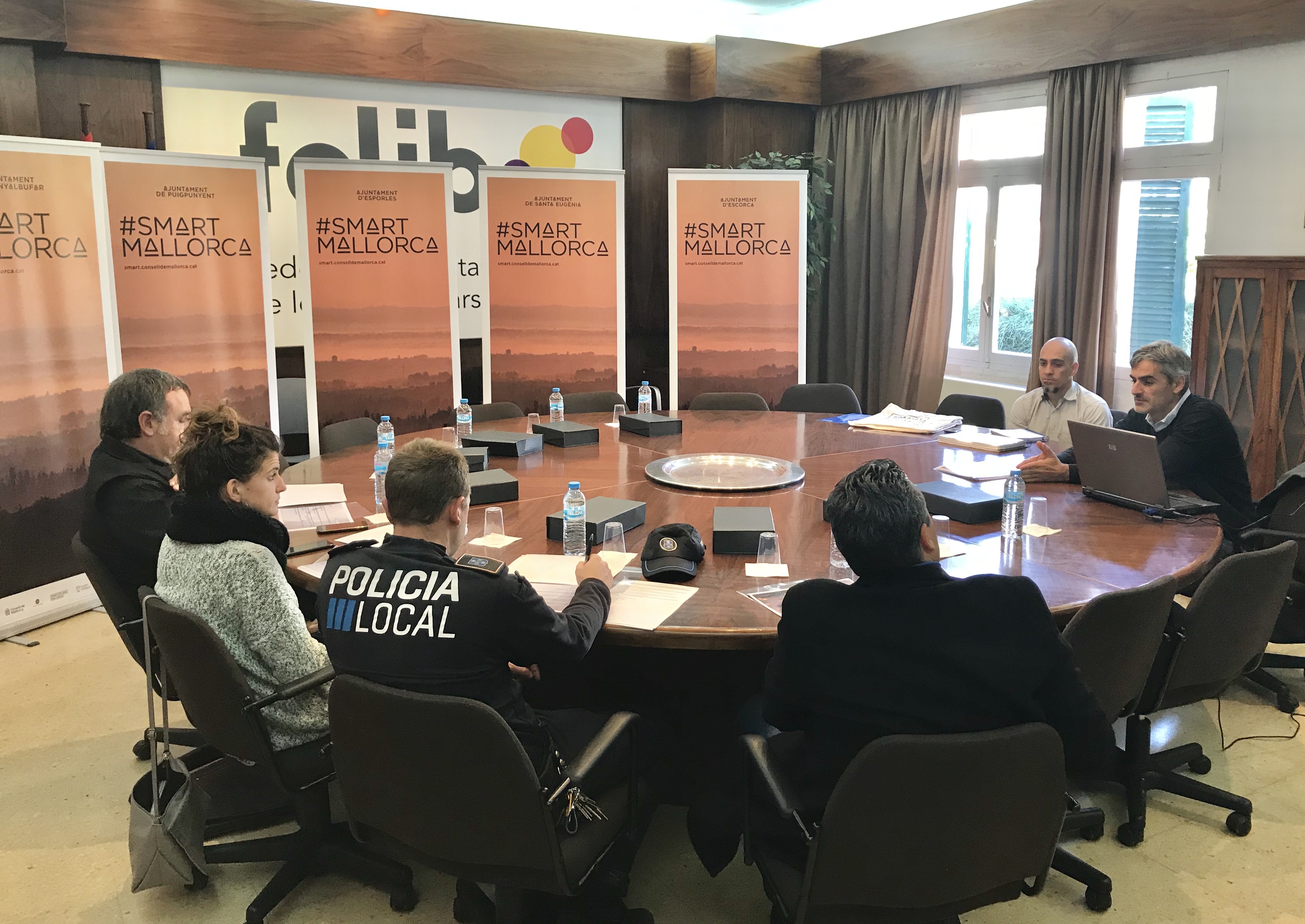 Els representants d'Escorca, Deià, Esporles i Puigpunyent, durant la reunió.