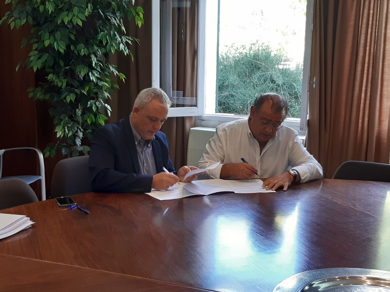 El conseller executiu Alzamora amb el batle de Calvià
