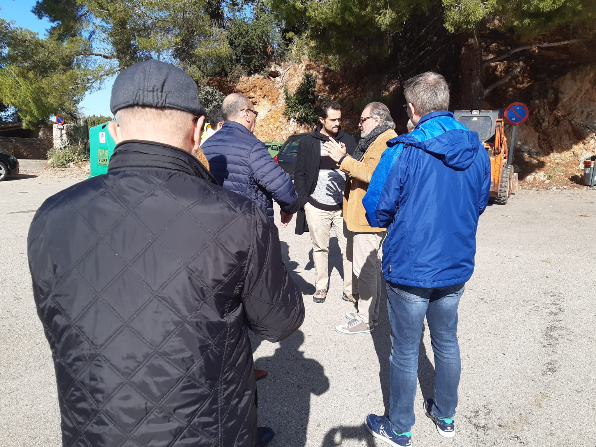 L'equip del conseller i el conseller Sevillano amb les plataformes socials