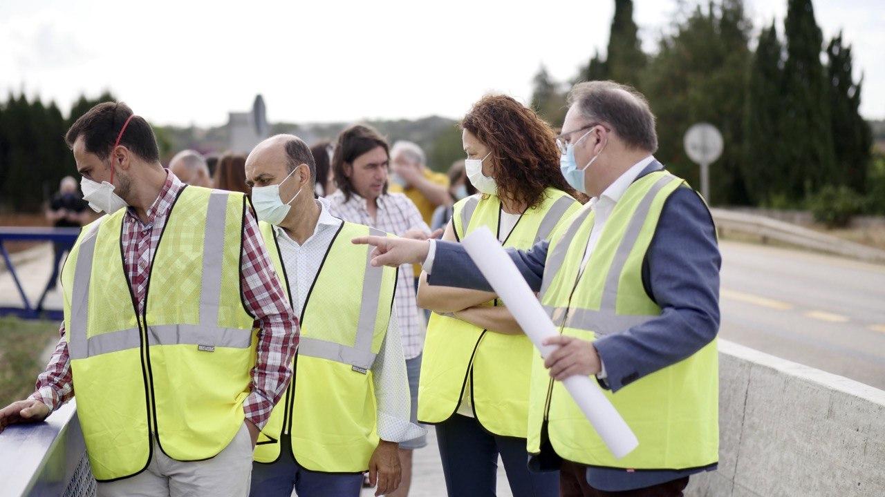 Entra en funcionament la nova passarel·la del passeig de l’estació de Muro