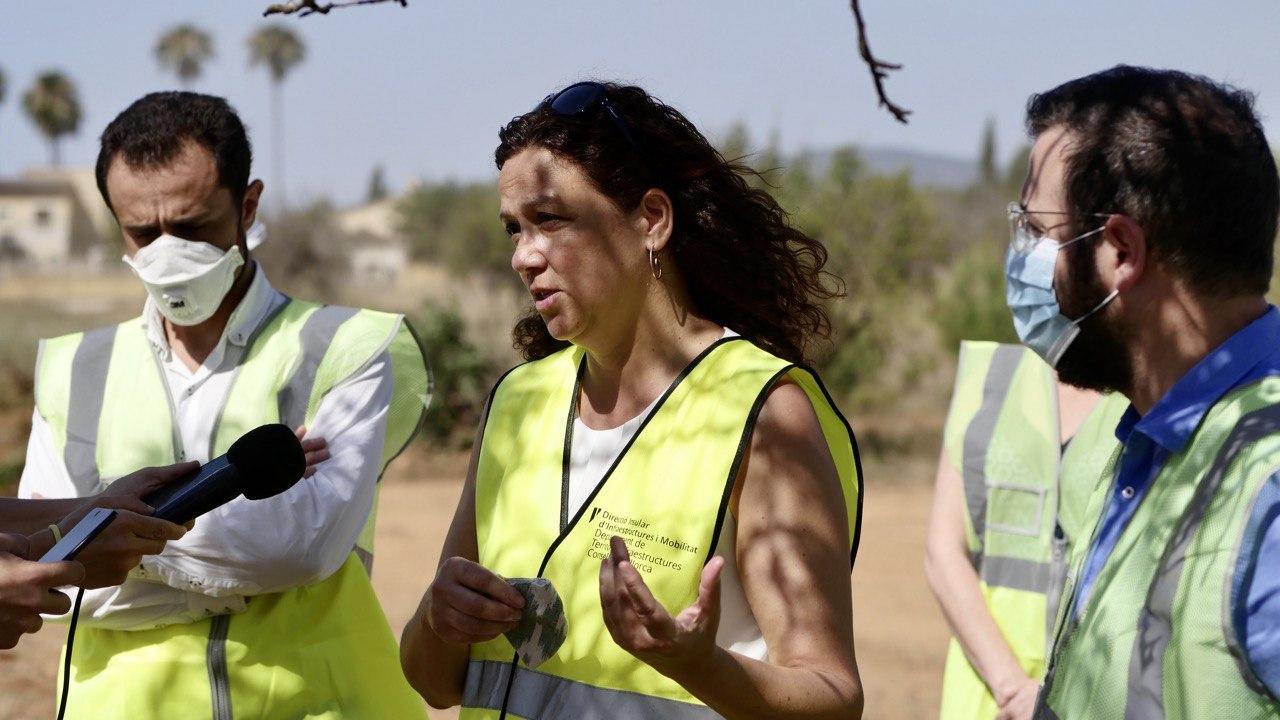 La presidenta del Consell, el conseller de Mobilitat i el batle de Marratxí han visitat l’inici de les obres d'accés al polígon de Marratxí.