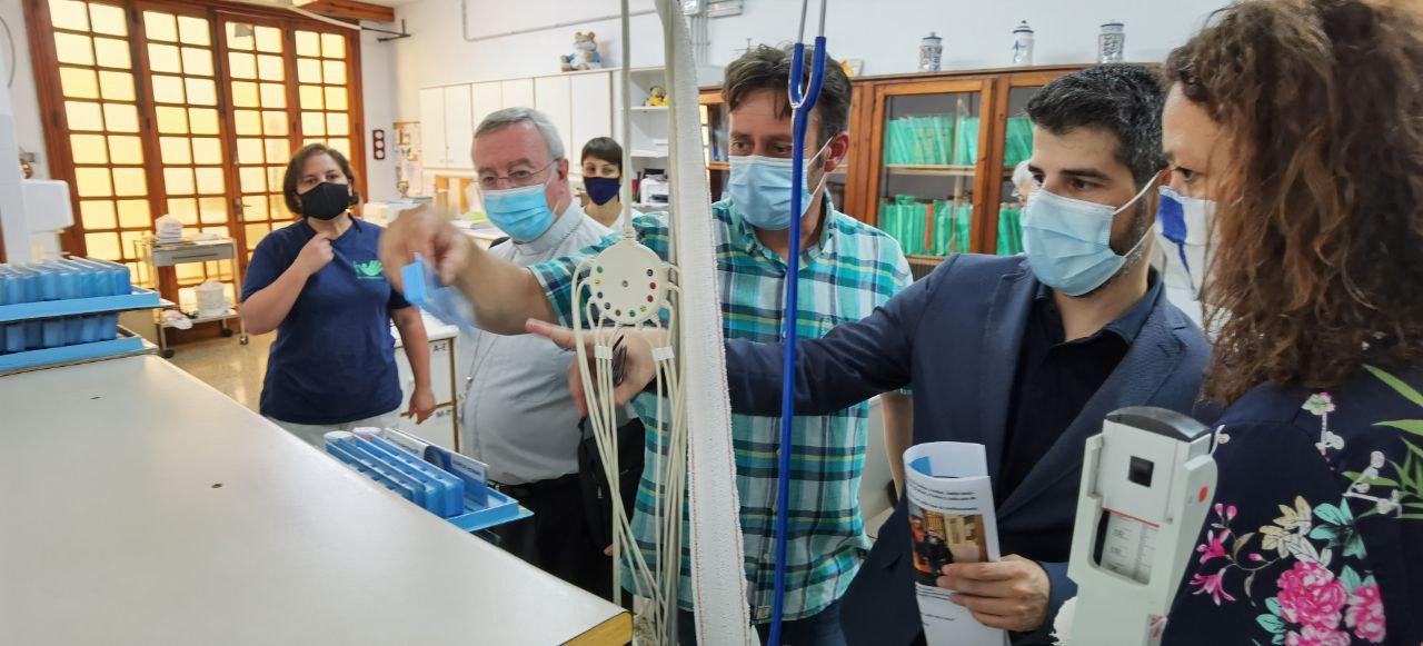 La presidenta del Consell de Mallorca, el president de l'IMAS i el bisbe de Malloca visiten el centre d'inclusió social Casa de Família