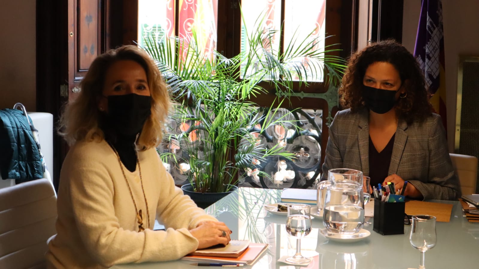 La presidenta Cladera i Fanny Alba, presidenta de l'Associació de Constructors de les Illes Balears