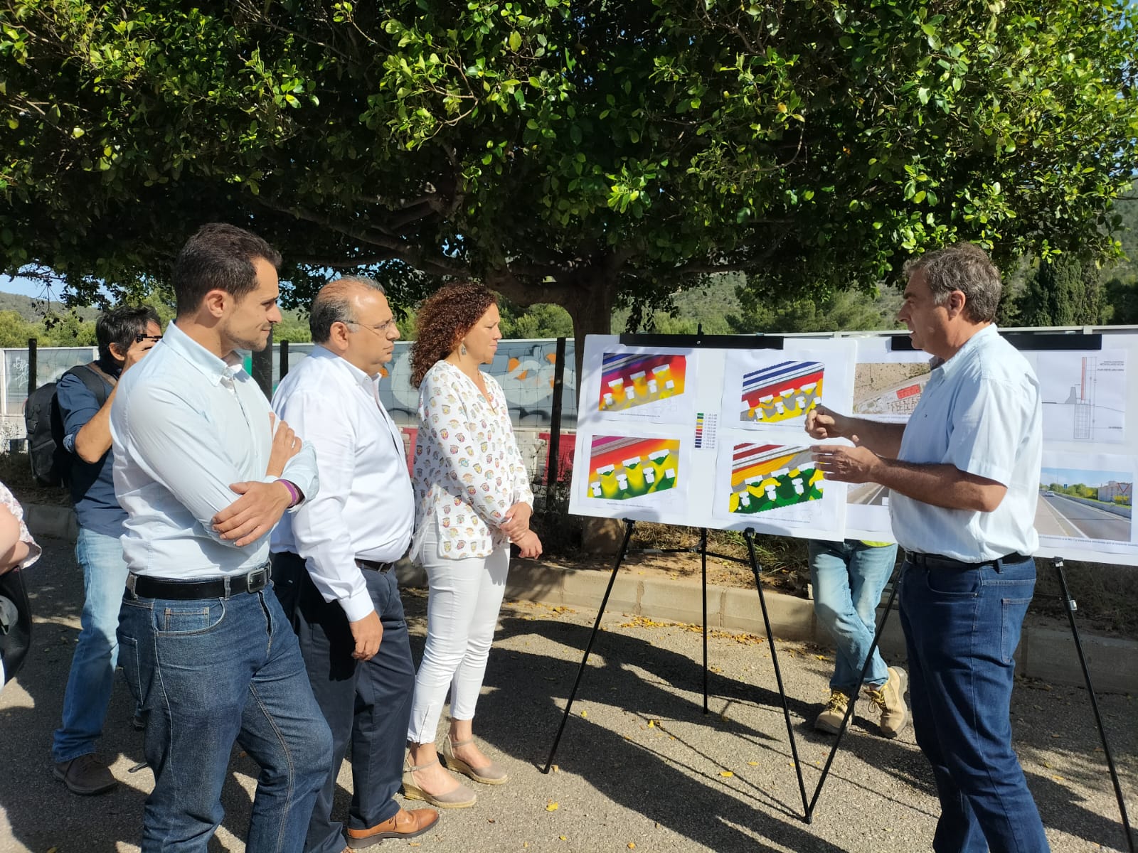 El conseller de Mobilitat i Infraestructures Iván Sevillano, la presidenta del Consell de Mallorca Catalina Cladera i el batle de Calvià Alfonso Rodríguez