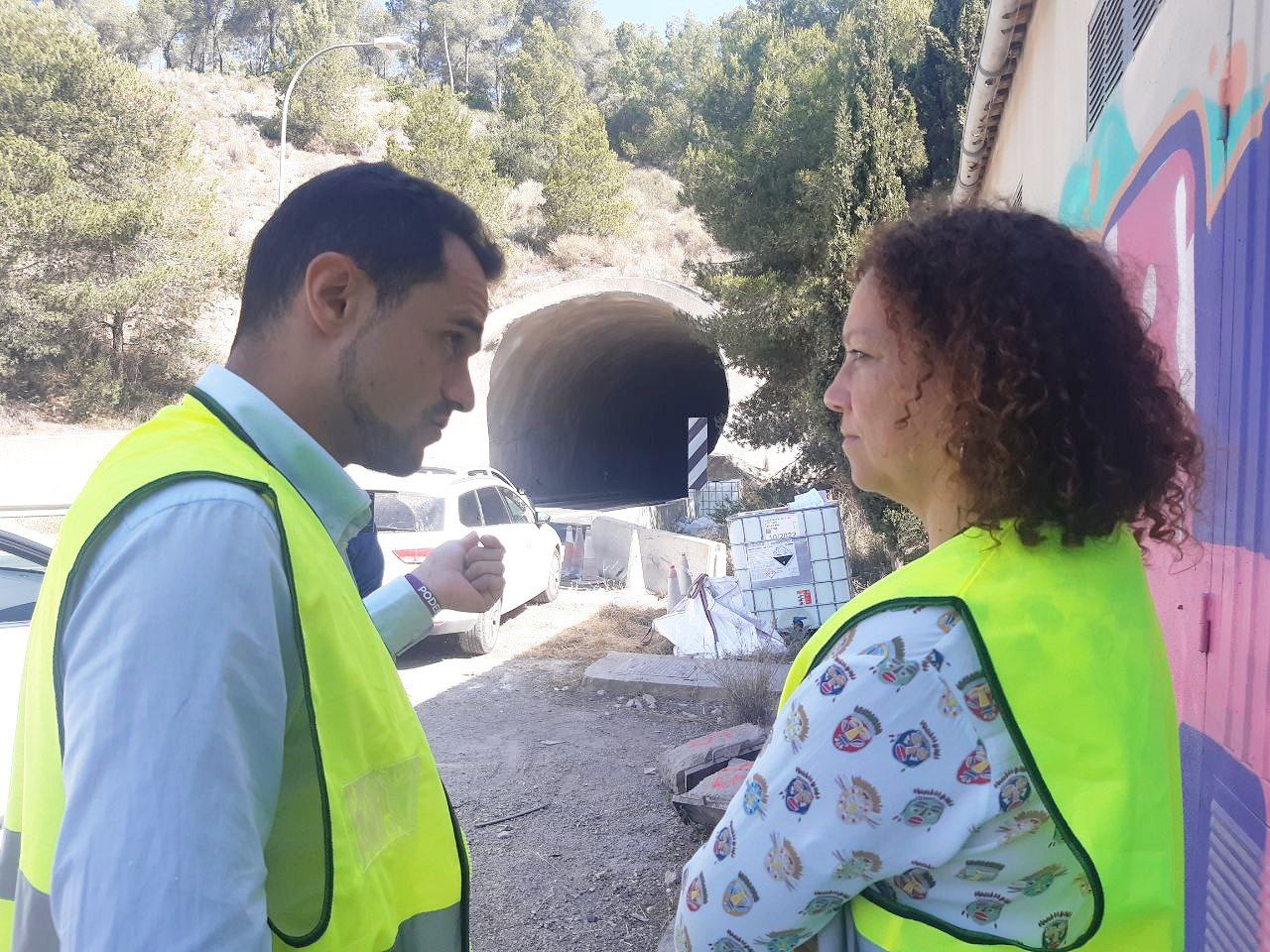 El conseller de Mobilitat i Infraestructures, Iván Sevillano i la presidenta del Consell de Mallorca Catalina Cladera al túnel de Sa Coma