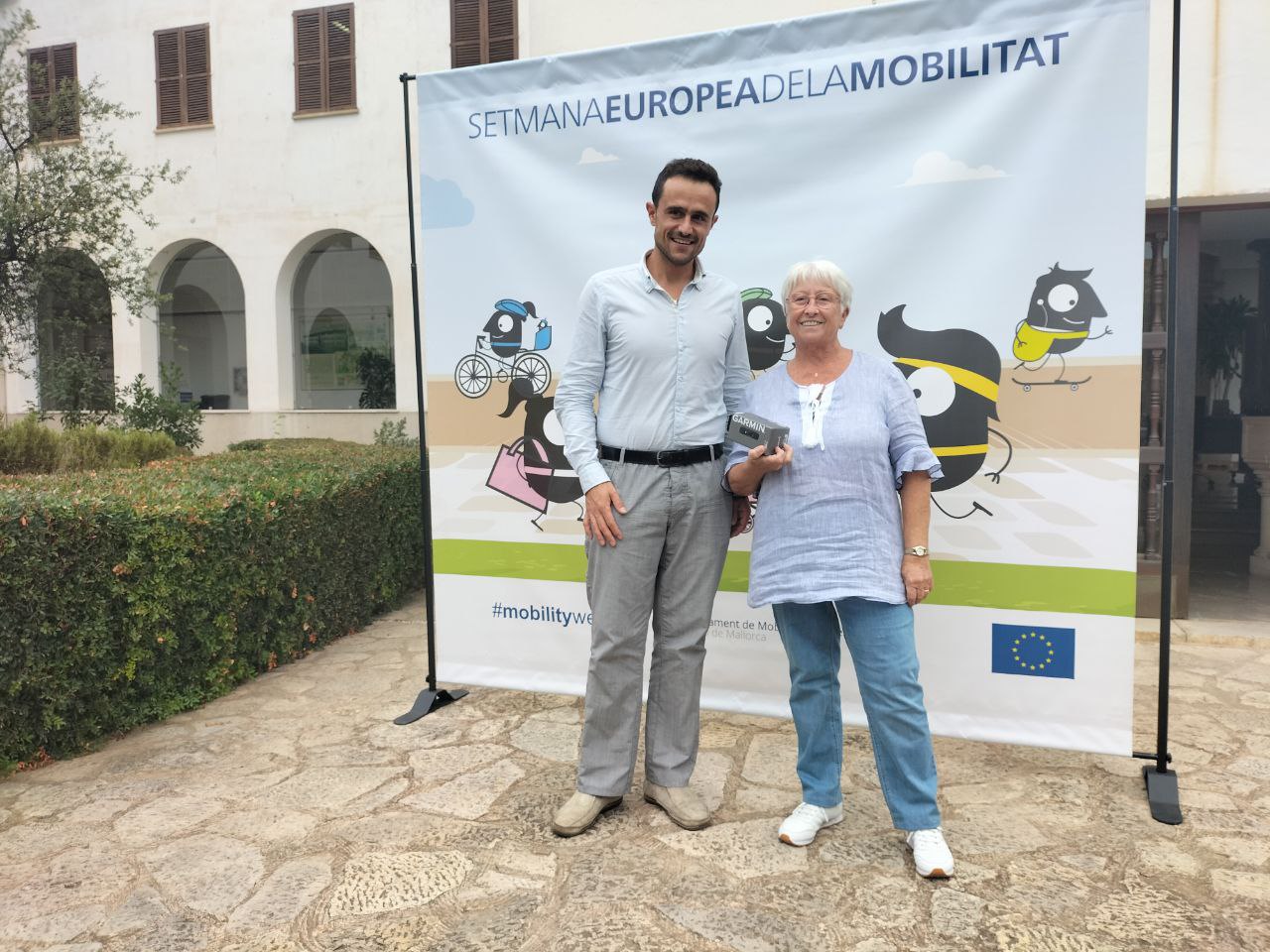  Sevillano fa entrega del premi d'una polsera Vivosmart