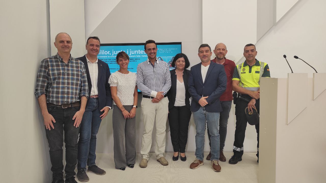 Jaume Mateu, Francesc Dalmau, Petra Mult, el conseller Iván Sevillano, Francisca Galmés, Gonzalo Llamas, Marteen Van Bemmelen i el Tinent Miguel Horrach