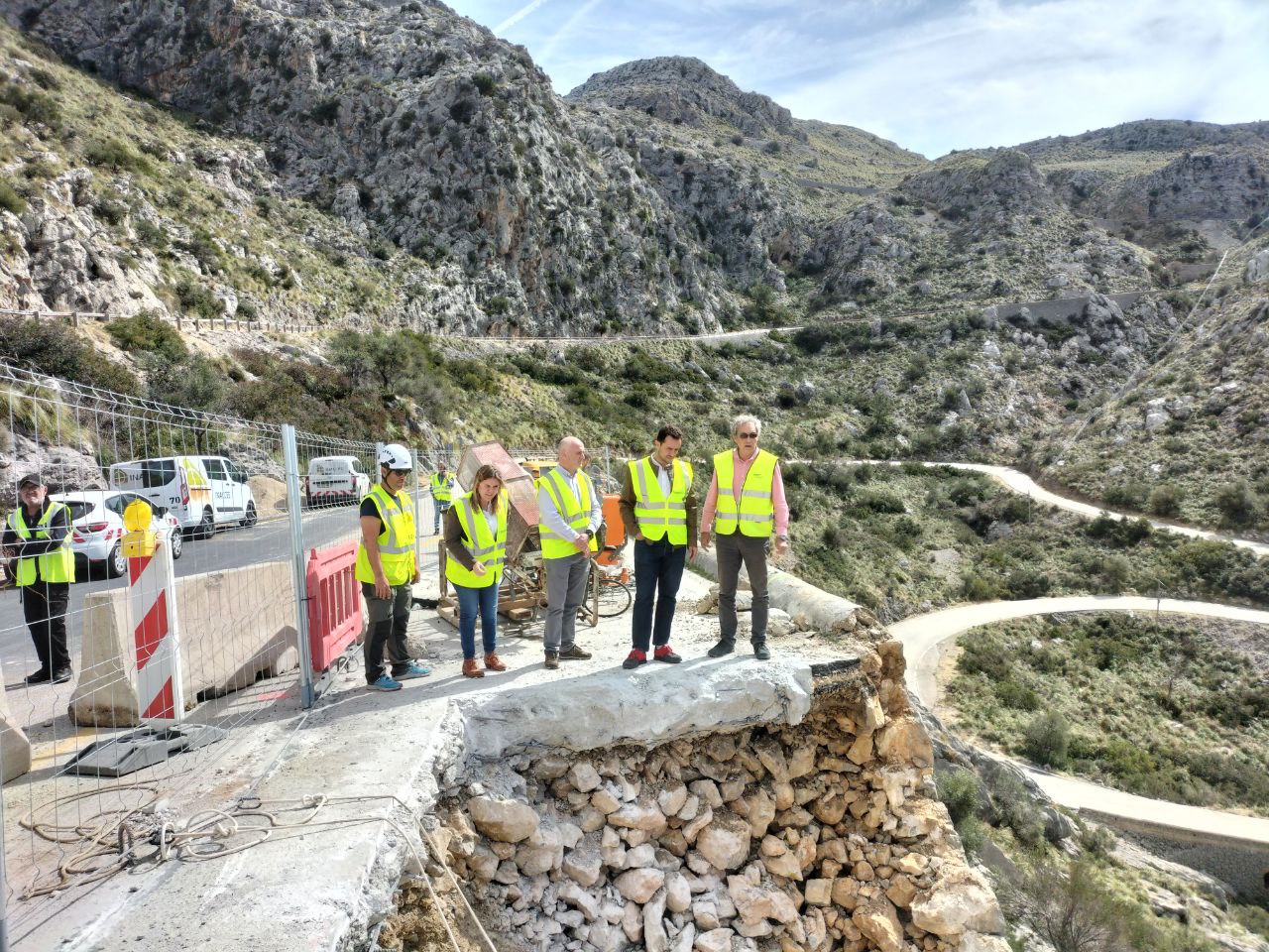 El conseller Iván Sevillano en una recent visita a l'obra de la carretera de Sa Calobra