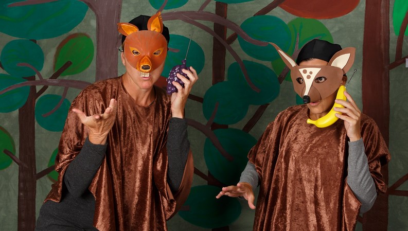 Cantant animalades al bosc