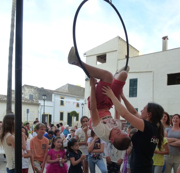 Taller de circ en família