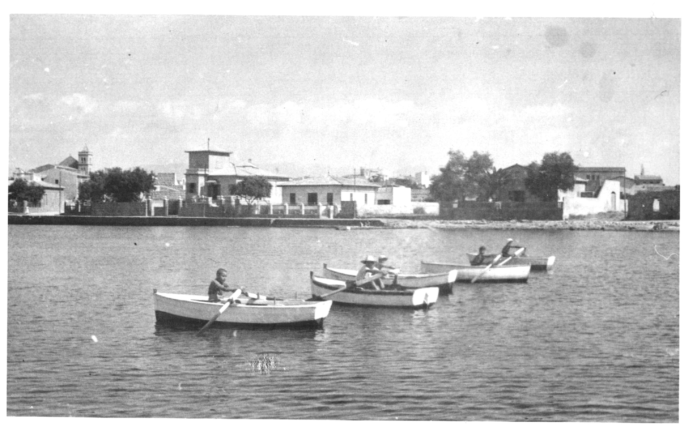 Regata de rem amb motiu de les festes socials del Glub Nàutic Cala Gamba, any 1952