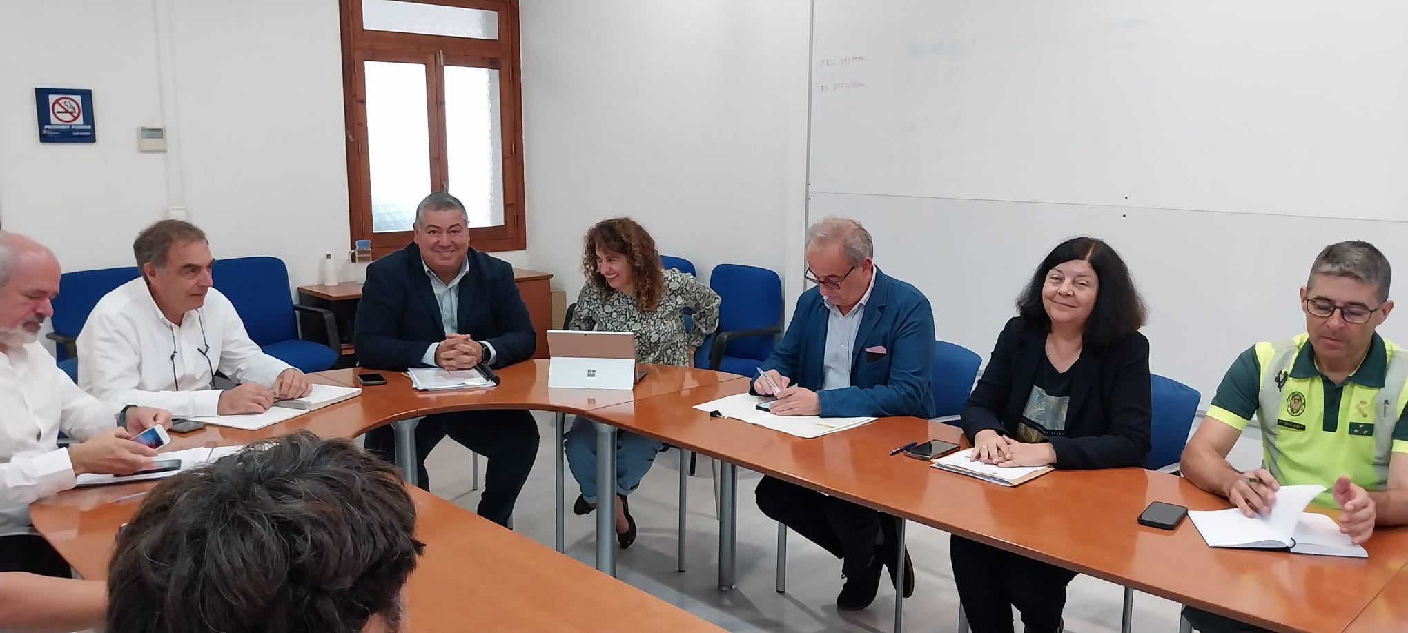 Imagen de la reunión con técnicos i representantes de las administraciones competentes en las restricciones de Formentor.