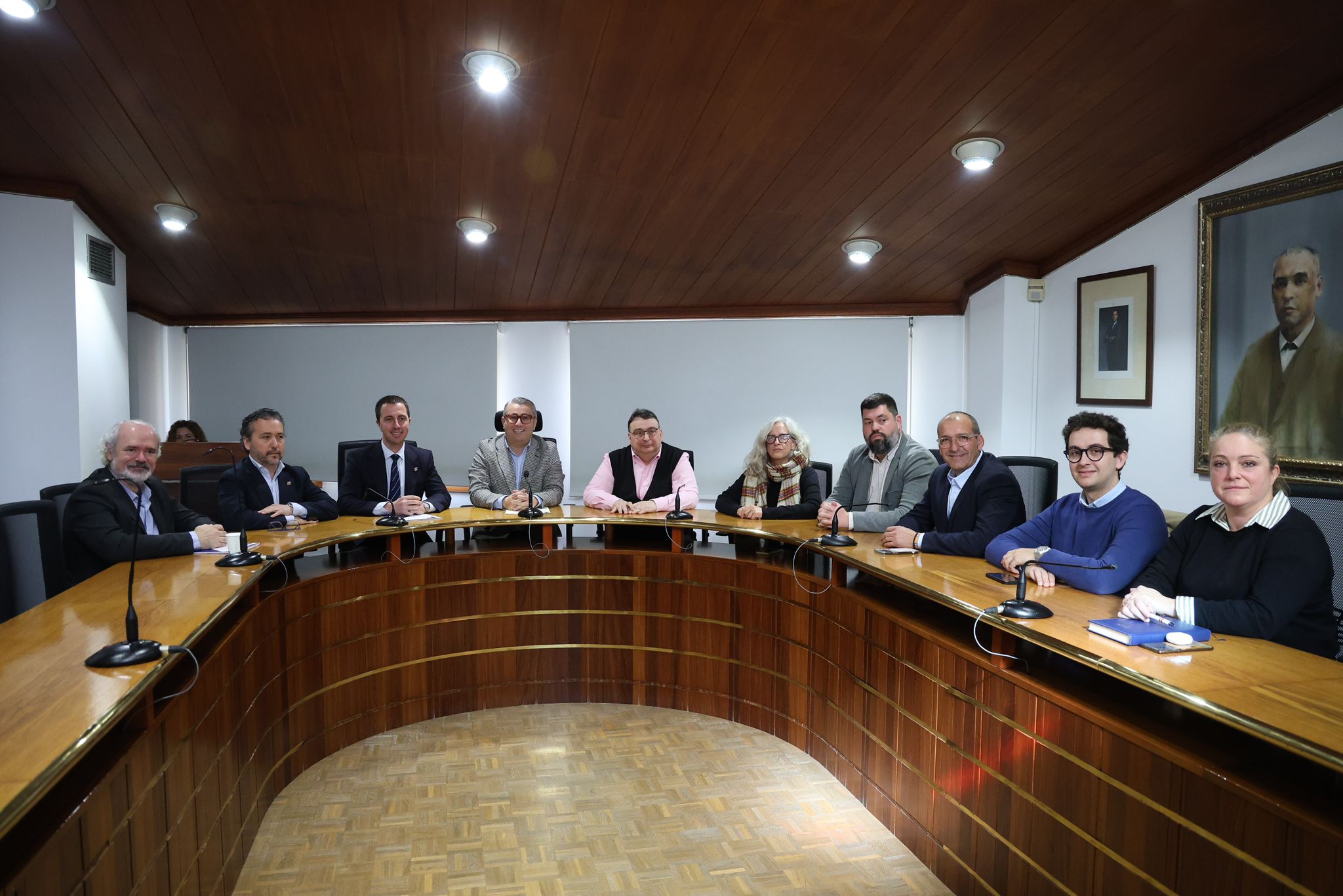 Encuentro con los portavoces muncipales de Inca en la sala de plenos.