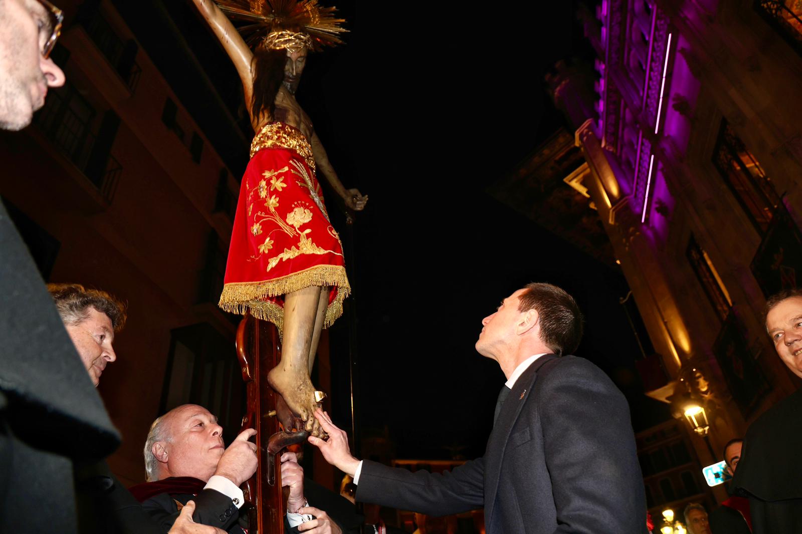 Imatges del President a l'ofrena floral al Sant Crist de la Sang