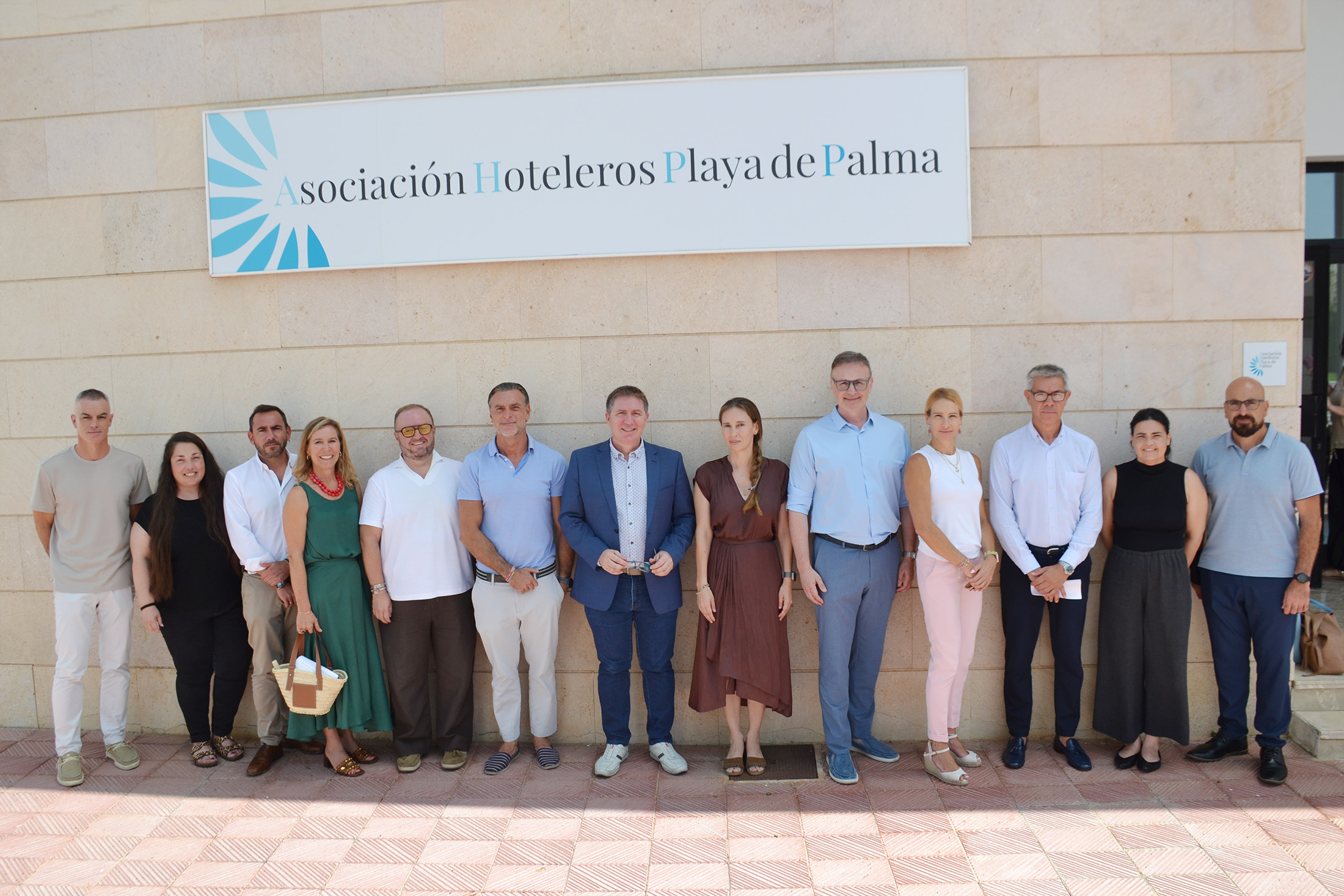 Imagen institucional con los miembros de la Asociación Hotelera Platja de Palma 