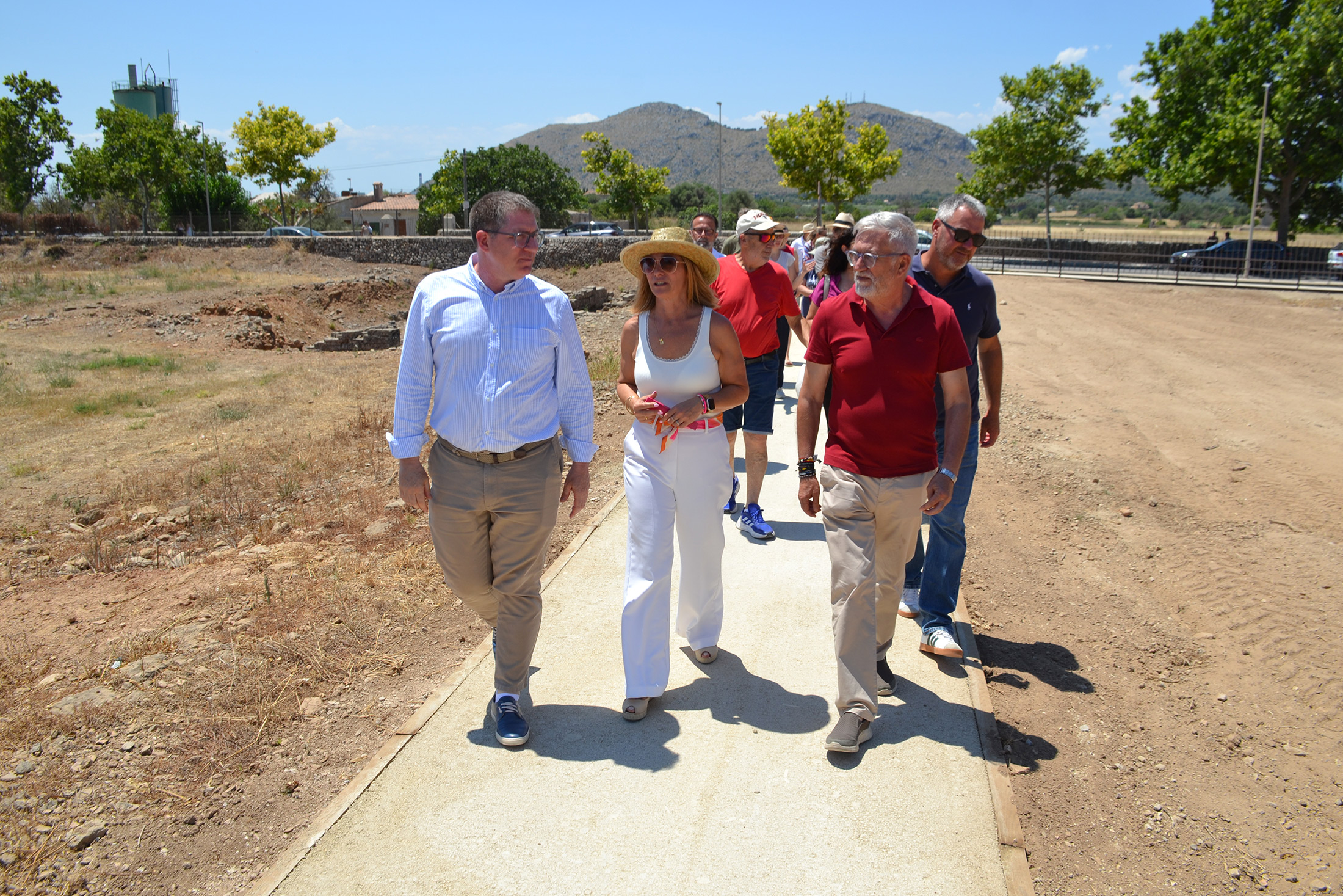 Imatges de la visita a la nova obra d'accessibilitat