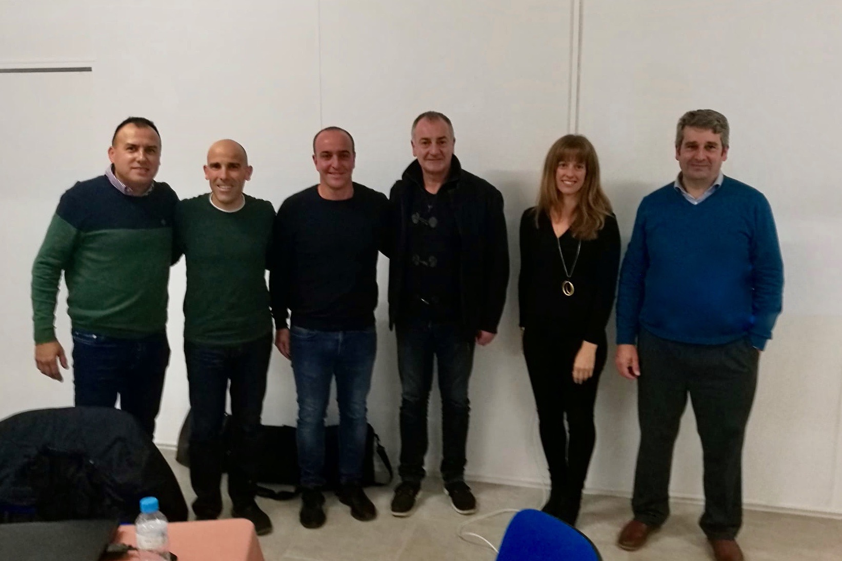 El director insular de Cooperación Local y Caza, Jaume Tomàs, con el personal del Servicio de Caza y representantes de la Societat de Caçadors de Montuïri..