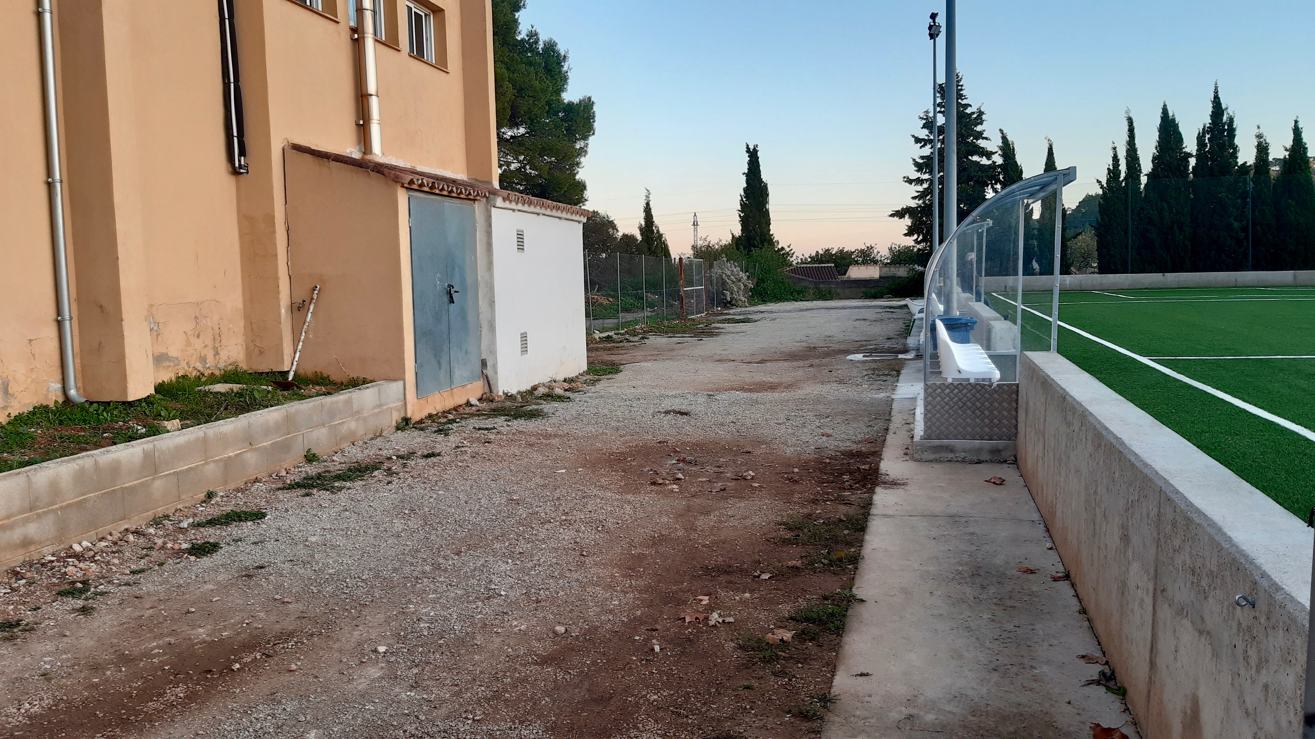 L’Ajuntament d’Alaró ha sol·licitat un ajut a Cooperació Local per a la millora de l’accessibilitat i seguretat del camp de futbol 7 del poliesportiu municipal.