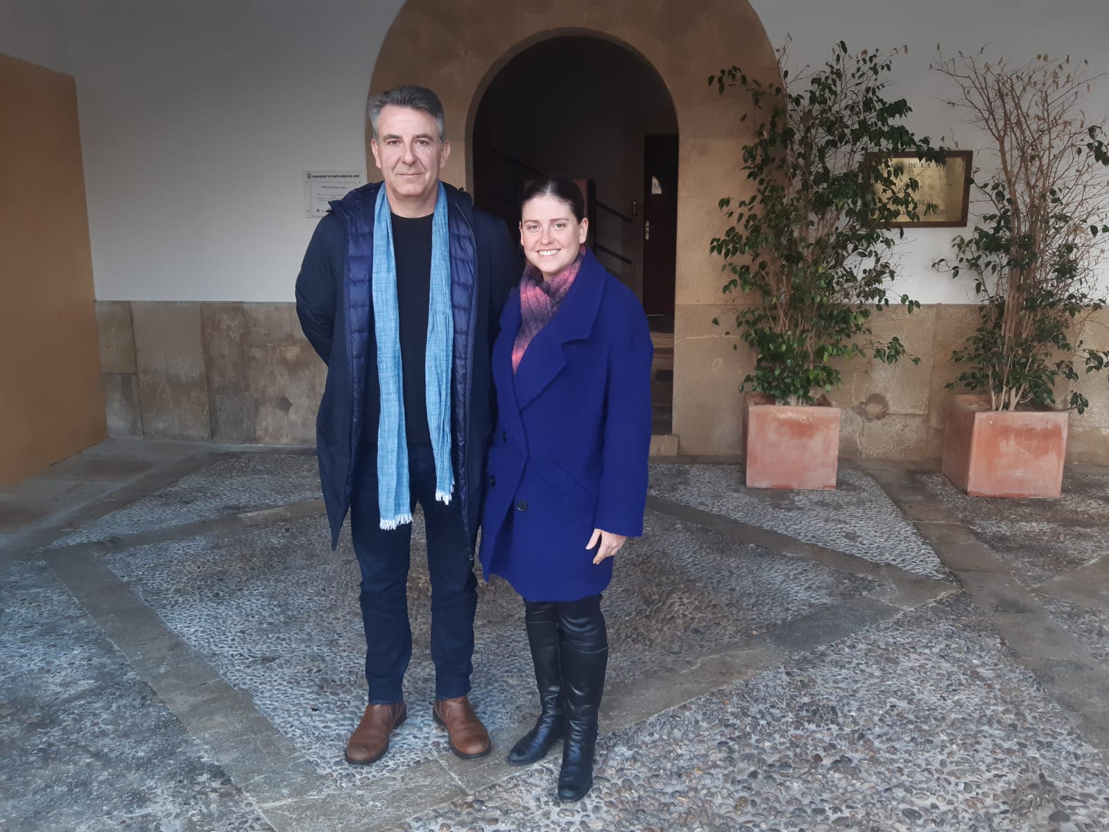 La vicepresidenta segona i consellera de Sostenibilitat i Medi Ambient Aurora Ribot i el batle de Santa Maria Nicolau Canyelles.