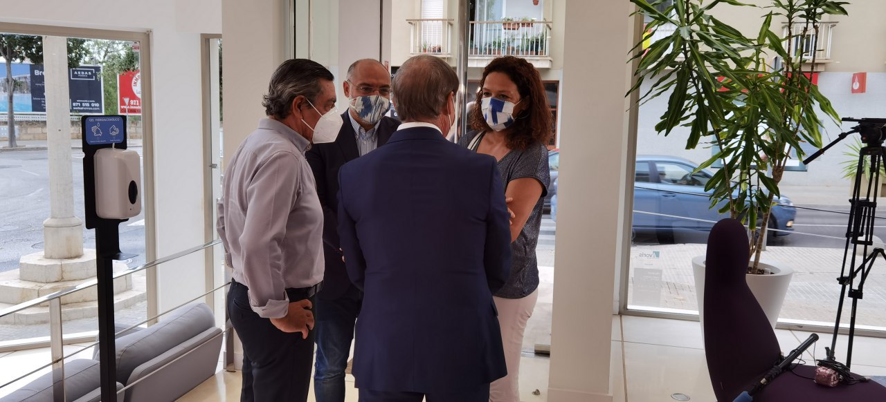 La presidenta Cladera presenta una acció de comarqueting amb Ávoris