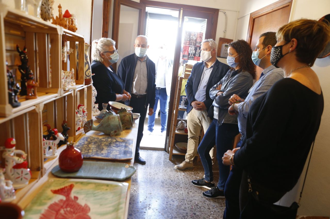 La presidenta Cladera visita la ruta del fang a Marratxí.