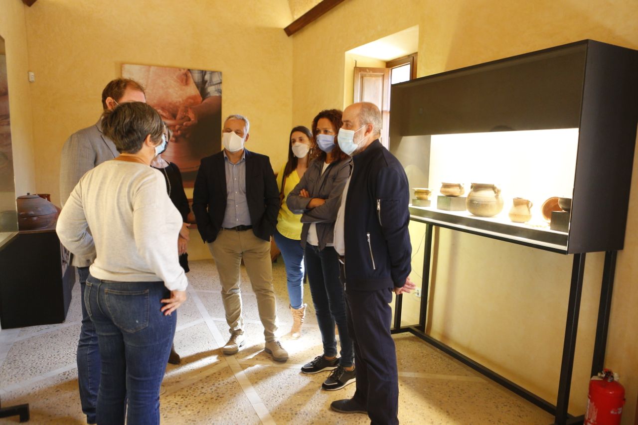 La presidenta Cladera visita la ruta del fang a Marratxí.