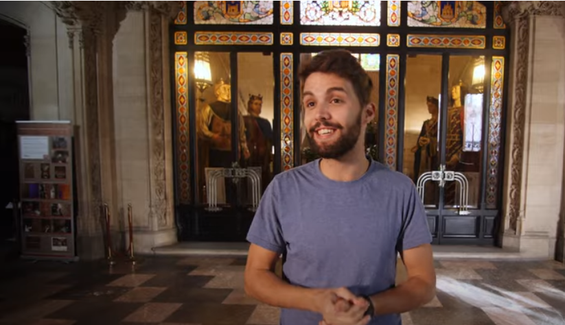Fotograma del curtmentratge Qui hi viu aquí?