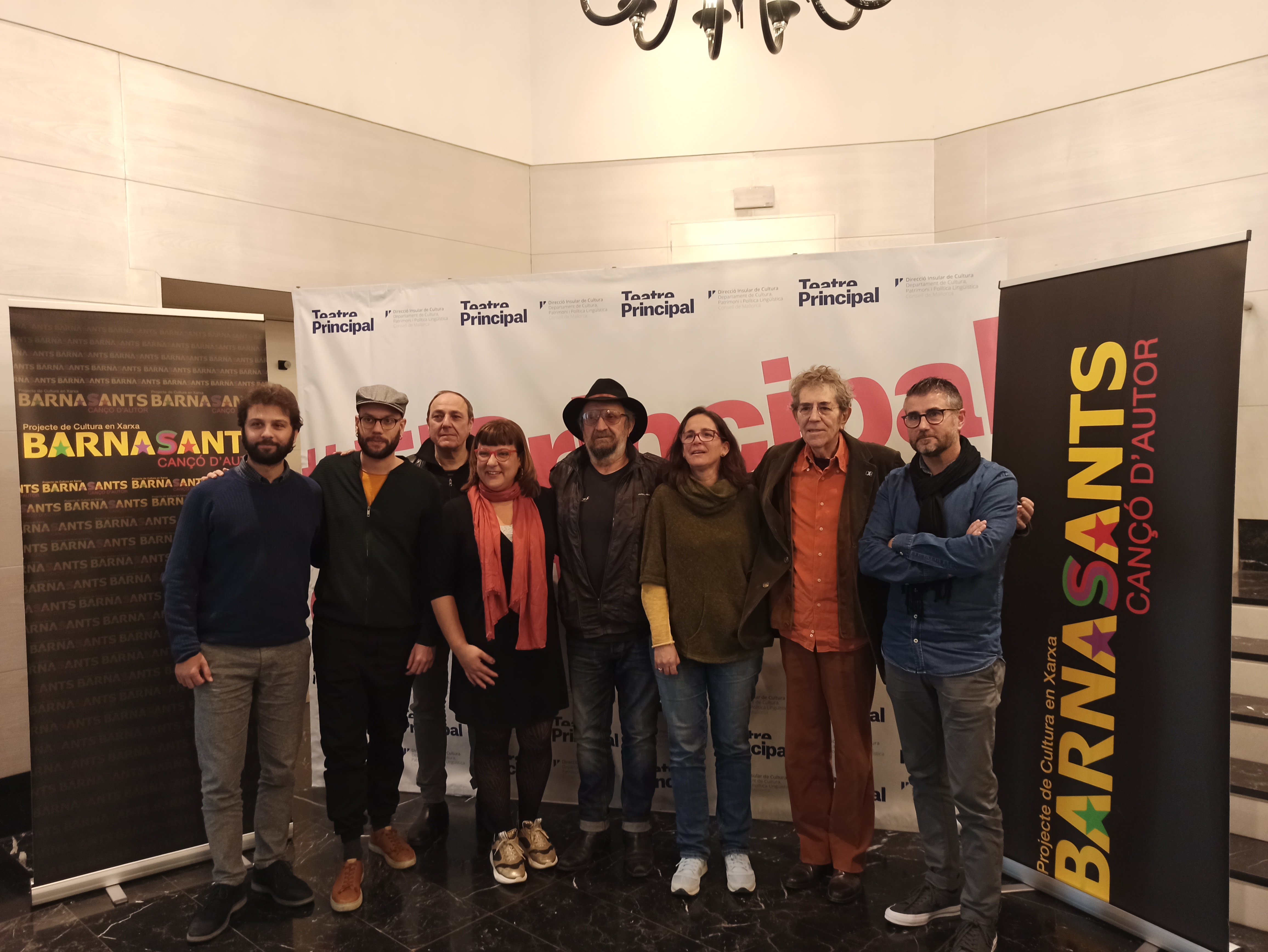 Foto de família a la presentació del Festival Barna Sants al Teatre Principal