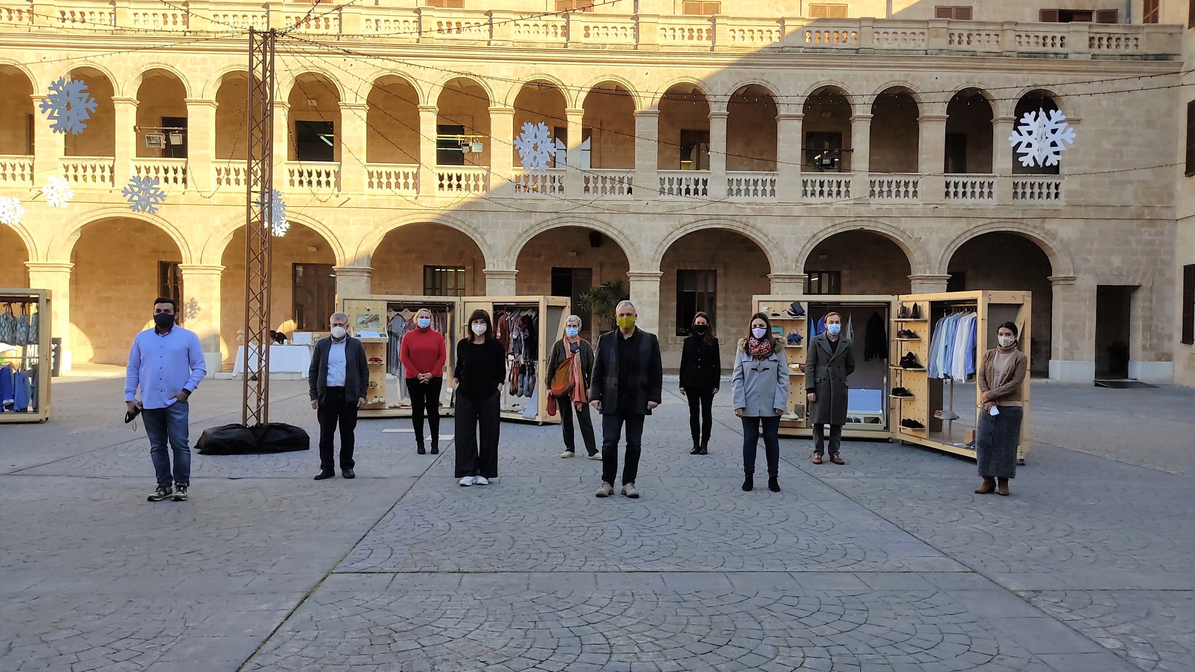 Representants del Consell de Mallorca amb representants del Col·lectiu Moda Mallorca.