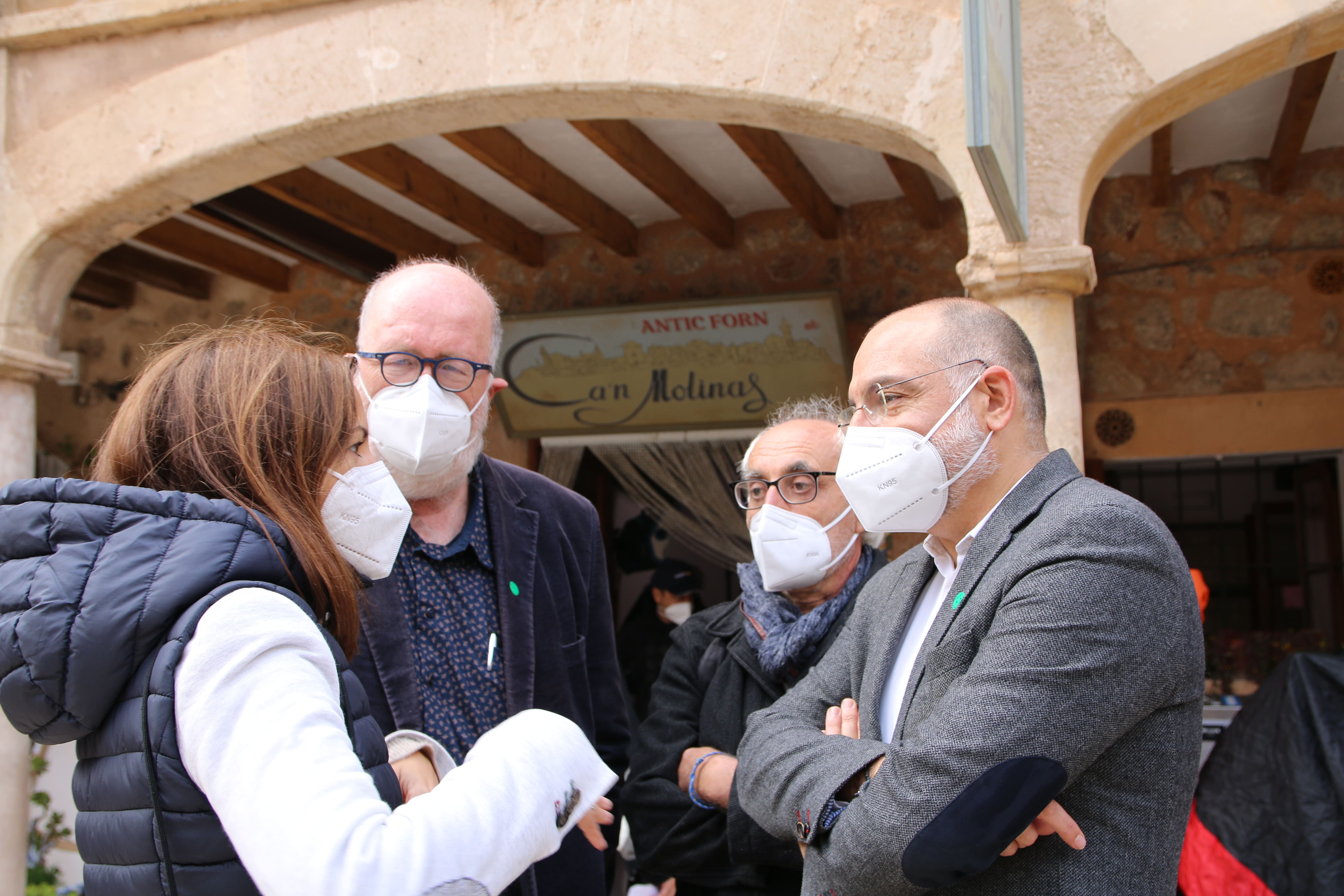 Visita de l'equip de Turisme i Esports del Consell al rodatge de Pan de limón con semillas de amapola.