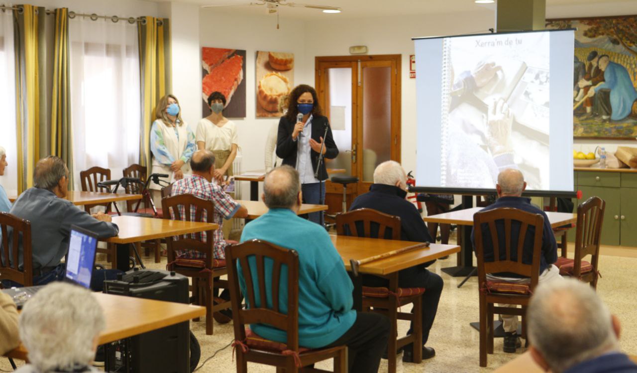 Presentació del programa 'Xerra'm de tu' a la residència d'Huialfàs.