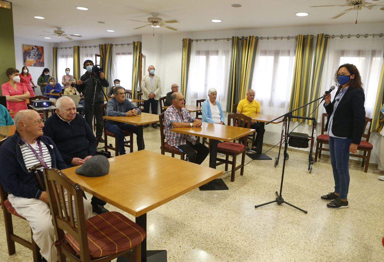 Presentació del programa 'Xerra'm de tu' a la residència d'Huialfàs.