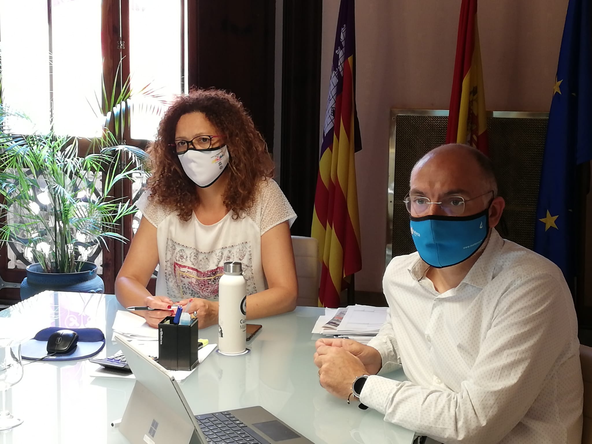 La presidenta Catalina Cladera i el conseller Andreu Serra en un moment de les reunions mantingudes.