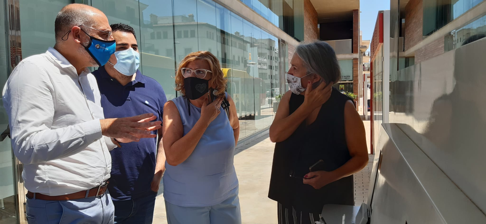 Presentació del primer panell informatiu turístic a Alcúdia.