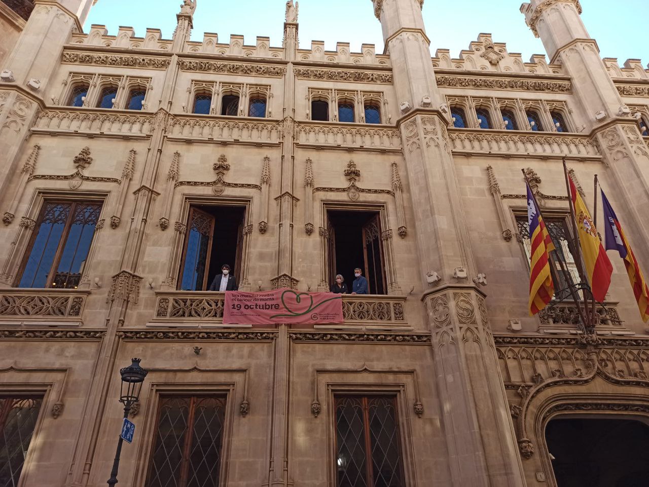 El Consell es suma a la celebració del Dia Mundial Contra el Càncer de Mama.