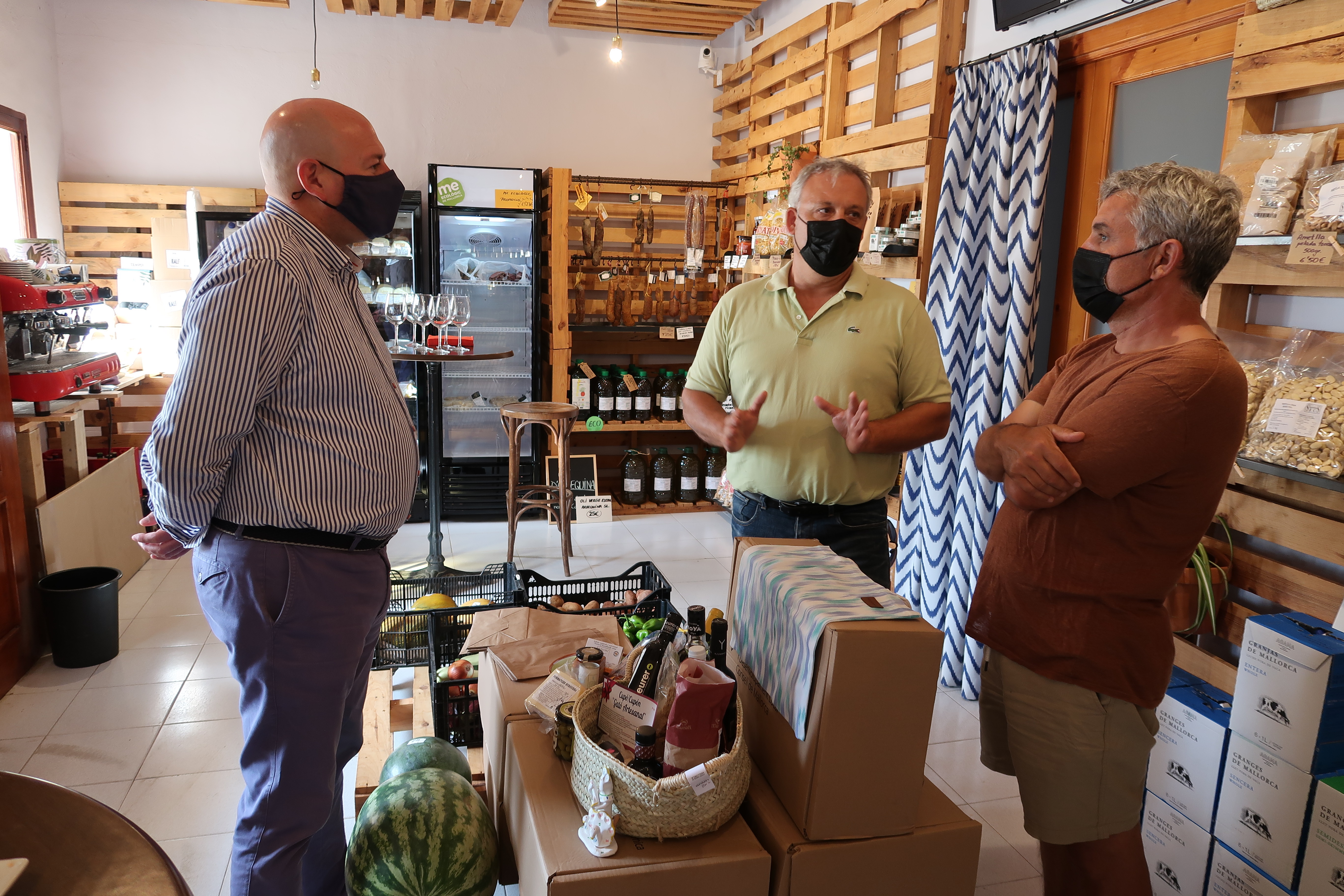 Visita a la tienda del Grup Fruits Secs de Binissalem.