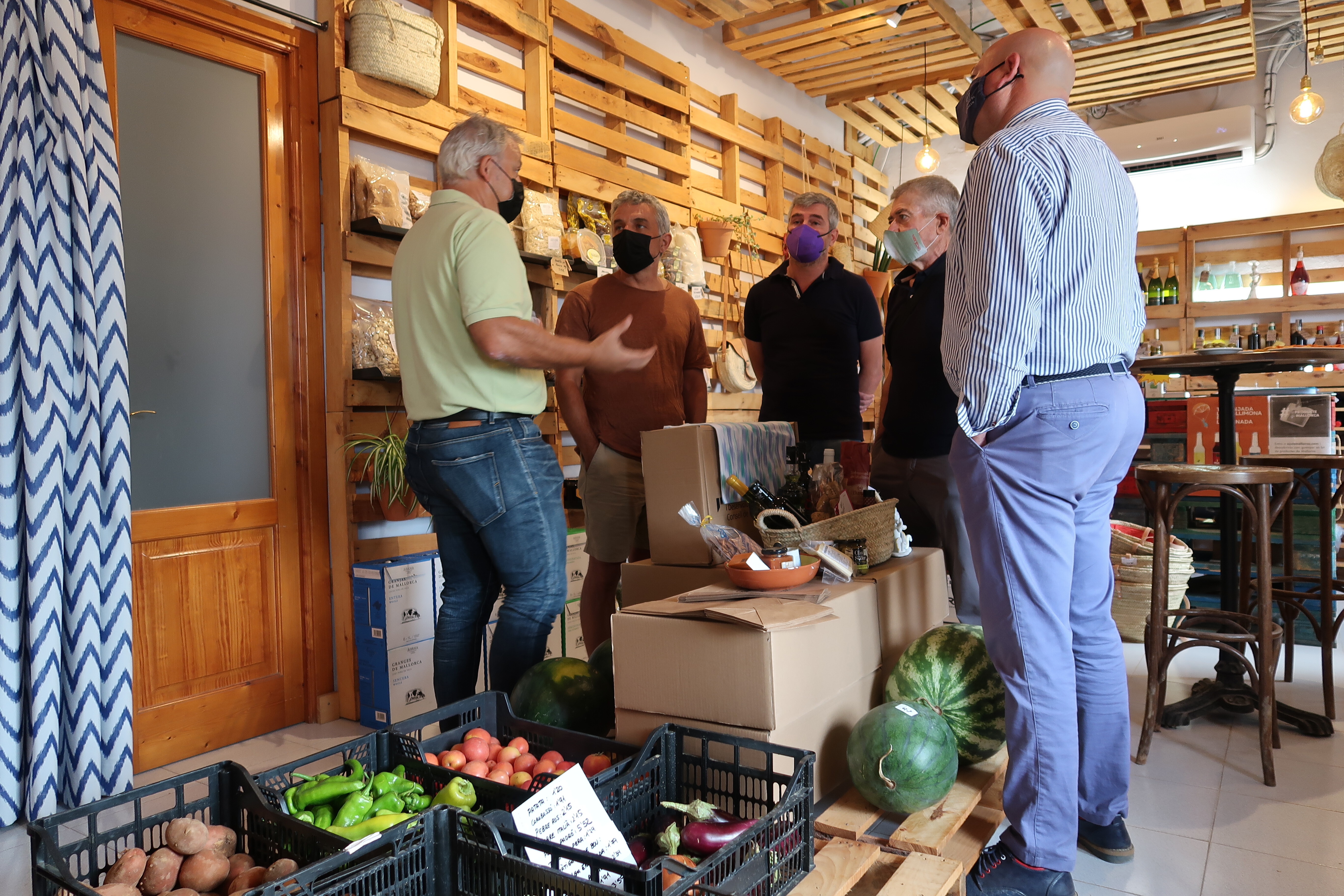 Visita a la tienda del Grup Fruits Secs de Binissalem.