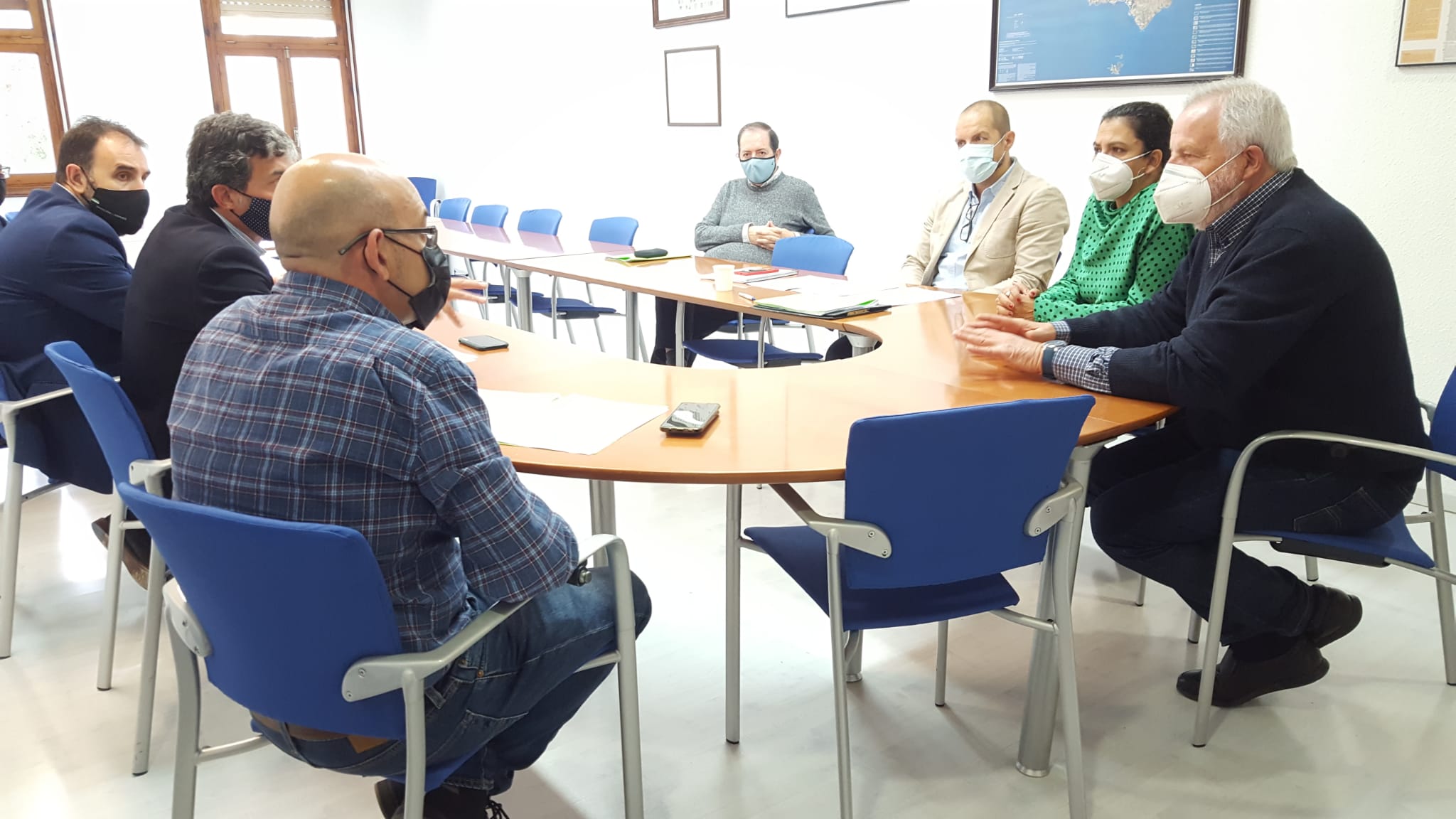 Representants de la diputació de Badajoz s'han reunit amb la consellera Maria Antònia Garcías i el seu equip per conèixer el funcionament de l'ADT
