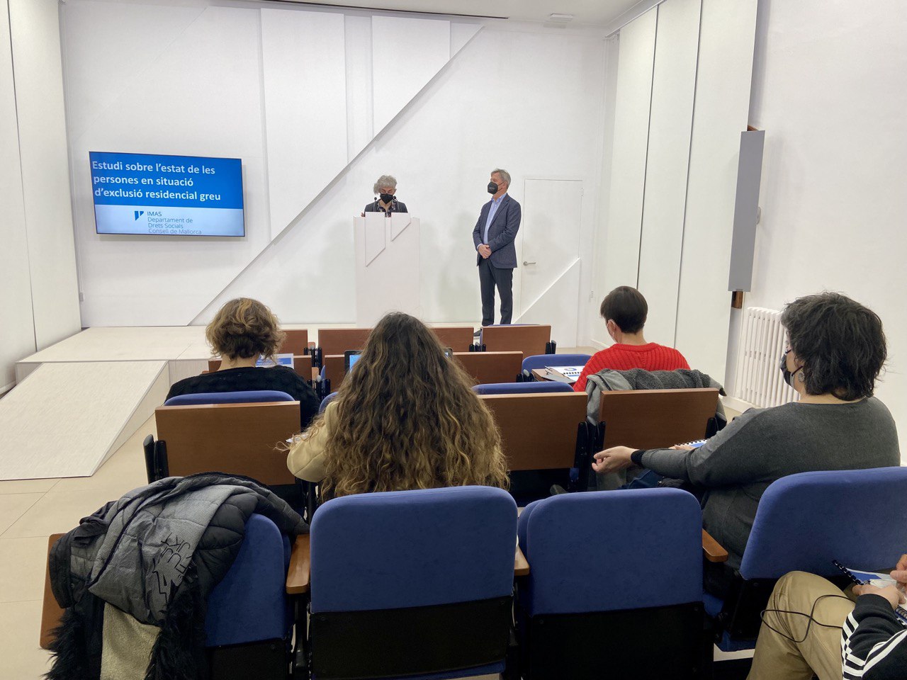 Presentació de l'enquesta a les persones usuàries dels seus centres de la xarxa d’inclusió social.