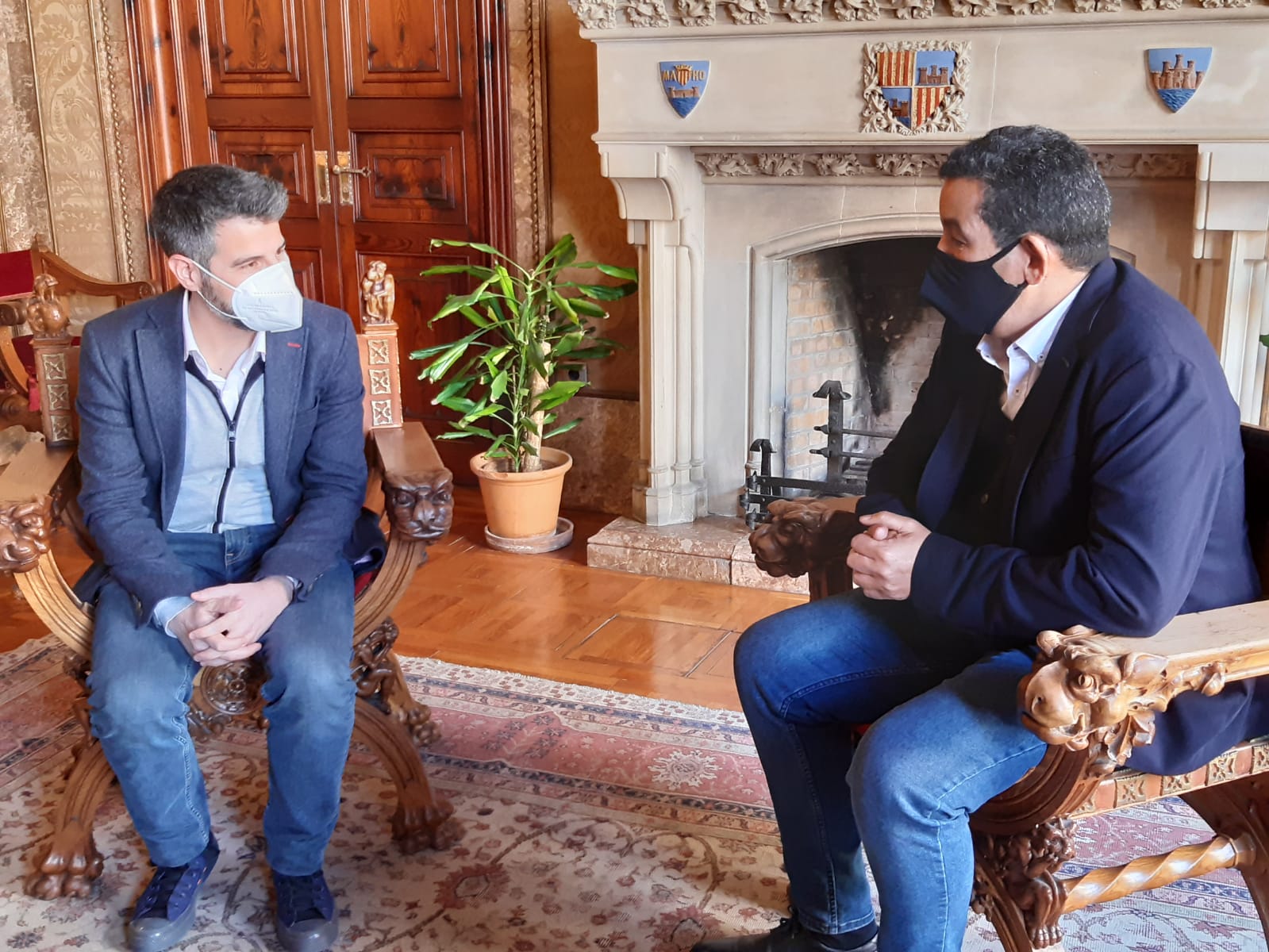 El conseller Javier de Juan i el delegat del Front Polisario per a Espanya, Abdulah Arabi.