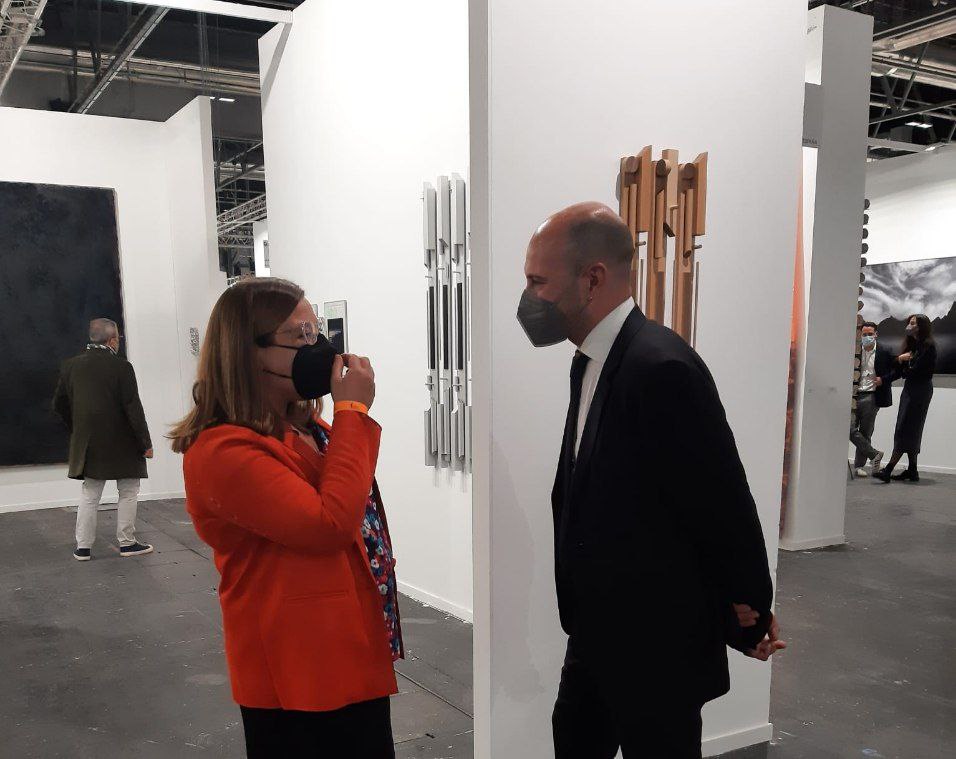 Visita de Bel Busquets a l'artista Robert Ferrer.