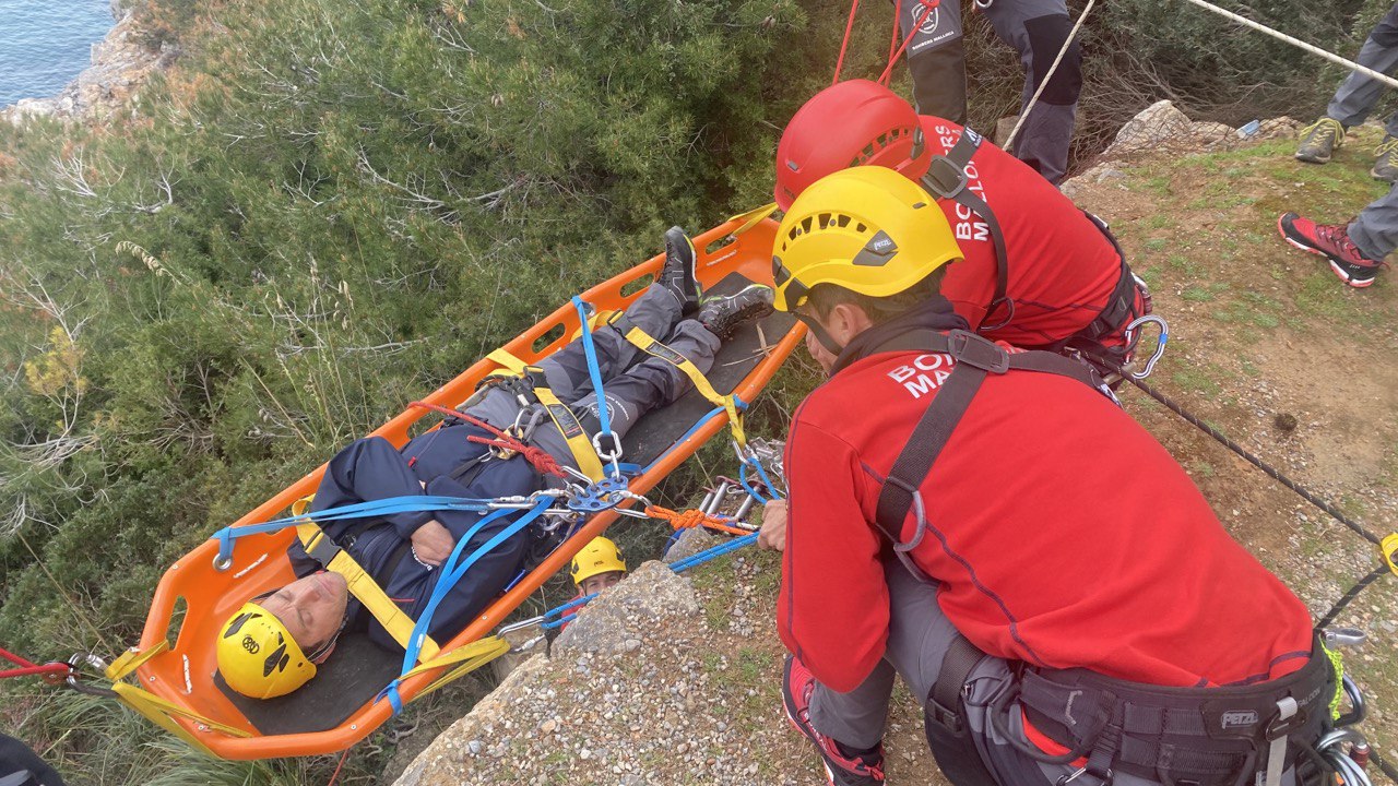 El Grup de Rescat de Muntanya dels Bombers de Mallorca en acció.