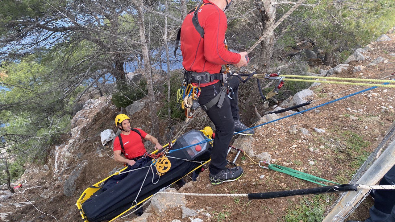 El Grup de Rescat de Muntanya dels Bombers de Mallorca en acció.