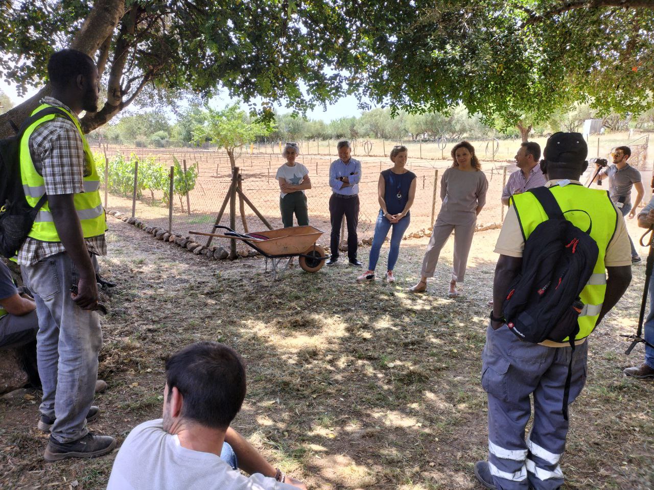 Visita a Binicanella.