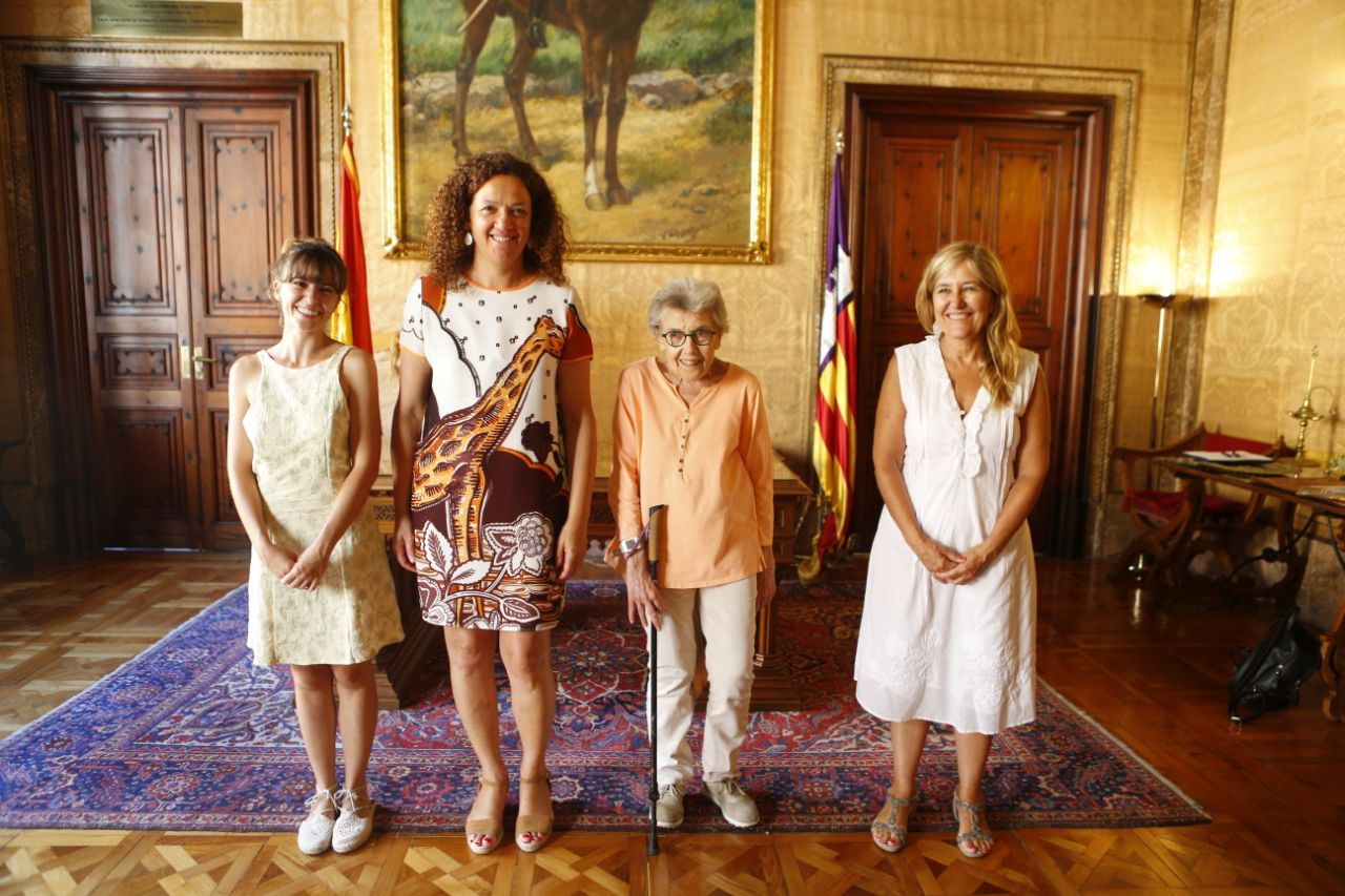 Firma del conveni de col·laboració amb la Universitat de les Illes Balears per la beca Clara Hammerlv.