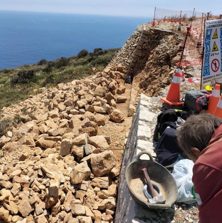 Adequació de murs de pedra en sec de sa Dragonera.