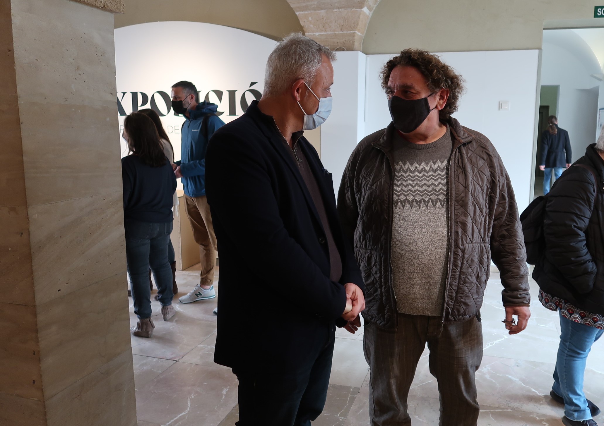 El conseller Alzamora con el maestro artesano Joan Sunyer, ganador del Premi Artesania Sostenible 2021.