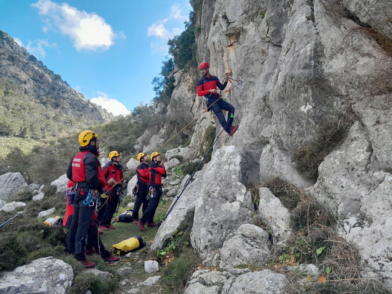 El Grup de Rescat de Muntanya dels Bombers de Mallorca en acció.