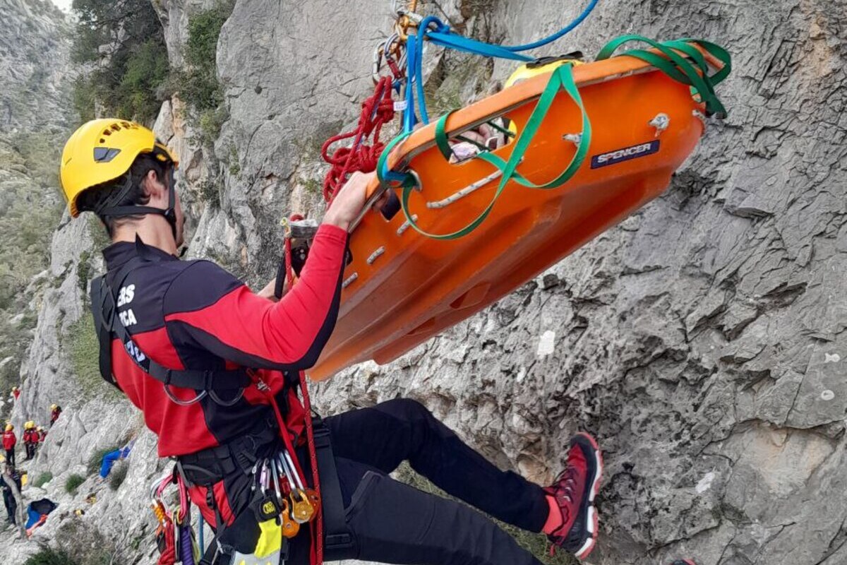 El Grup de Rescat de Muntanya dels Bombers de Mallorca en acció.