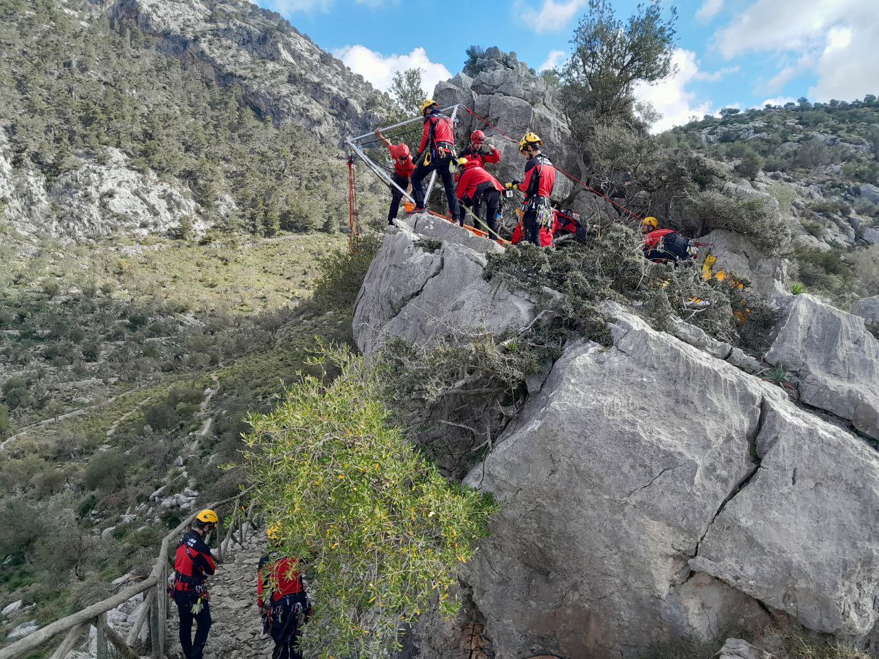 El Grup de Rescat de Muntanya dels Bombers de Mallorca en acció.
